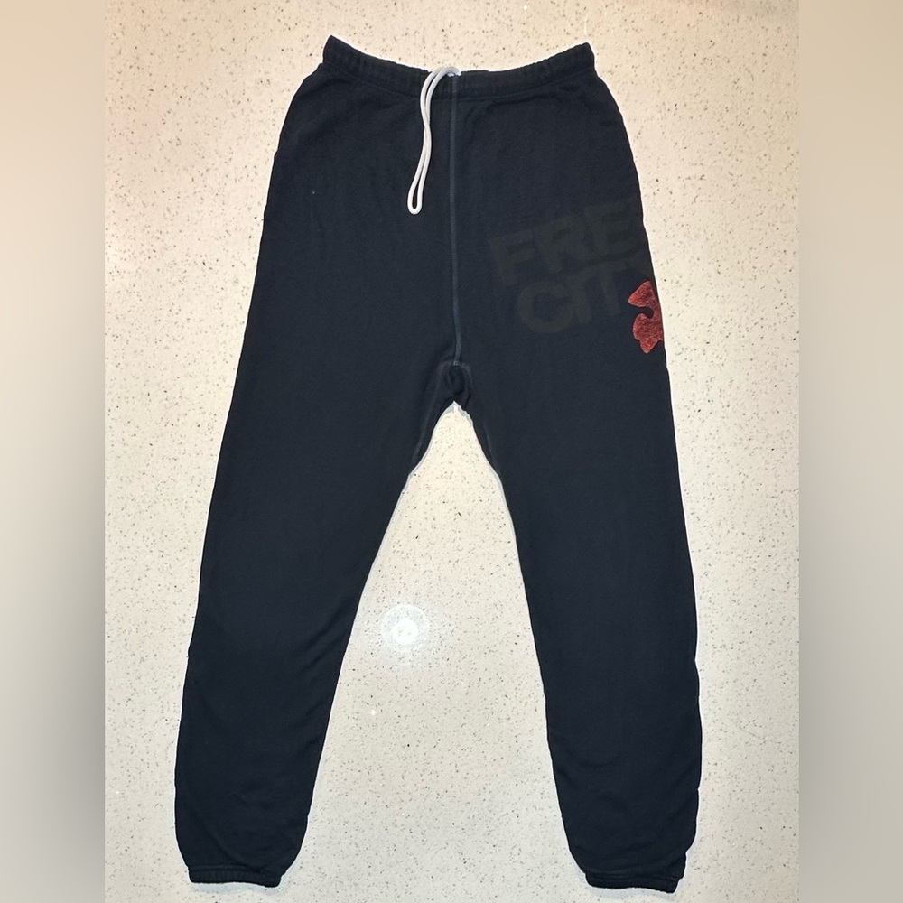 Freecity Unisex FLOW sweatpant in black, pre-loved